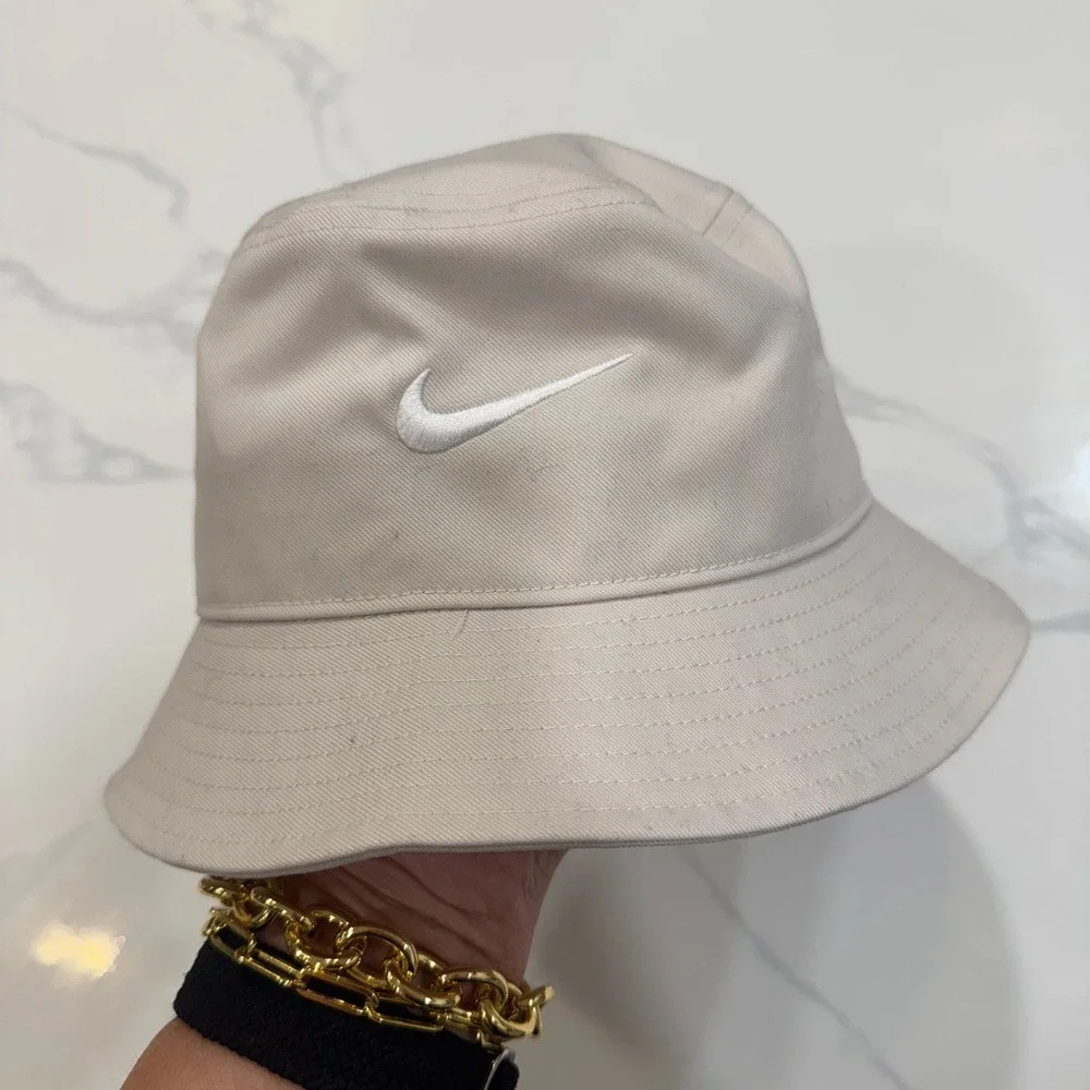 Nike Unisex Swoosh Apex Bucket in Stone Size Small NEW